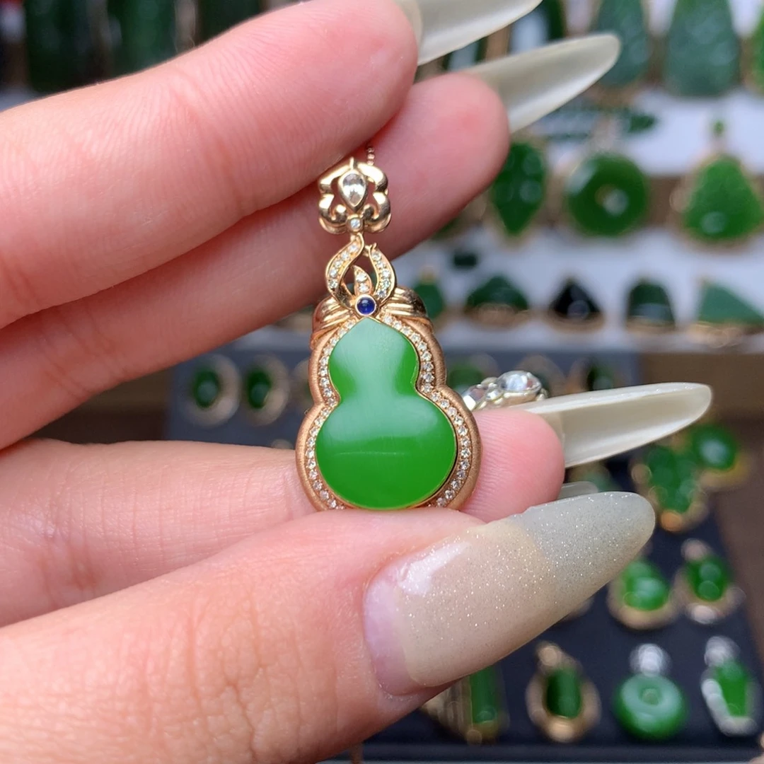 和田玉（碧玉）吊坠18K金镶嵌