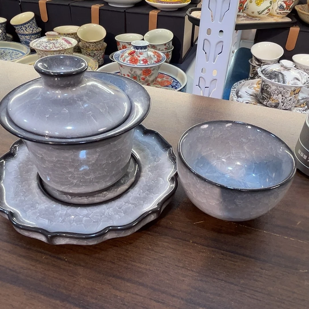 这些盖碗很漂亮我很喜欢！！！