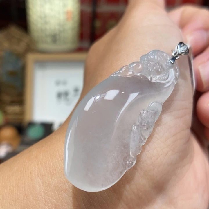 【闪购商品】颈饰18K金镶嵌翡翠89