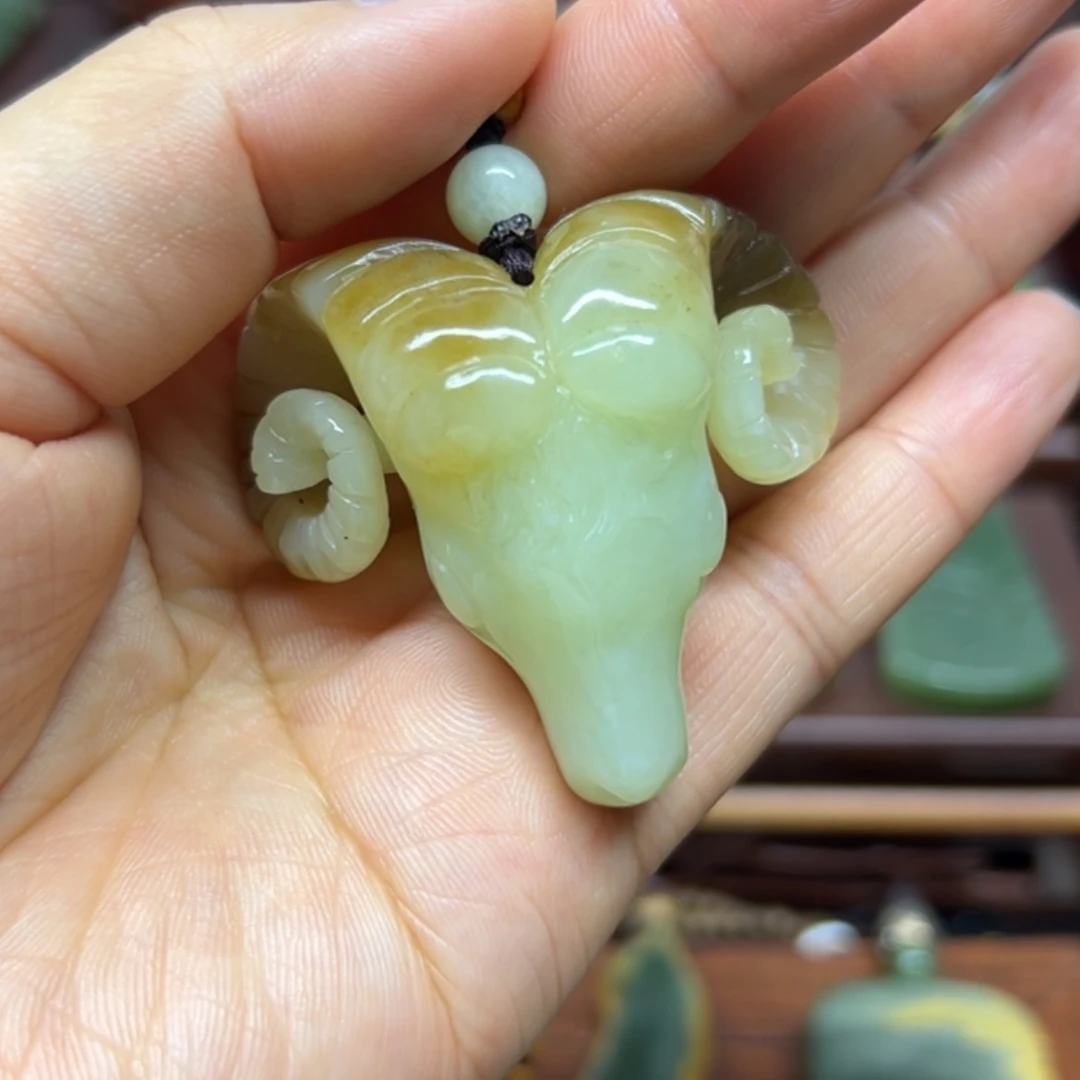 【闪购商品】岫岩老玉（透闪石质玉）颈饰未镶嵌伟**羊首