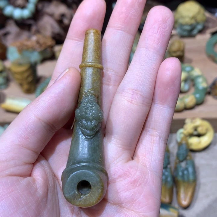 未镶嵌岫岩河磨玉（透闪石质玉）把件