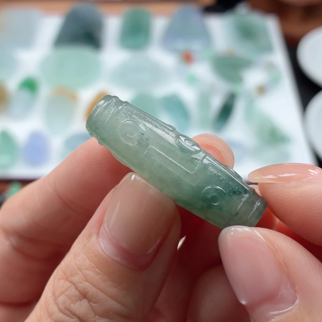 风***ᵉ翡翠未镶嵌颈饰天然A货翡翠