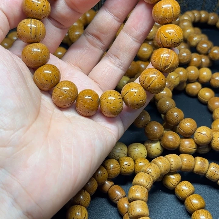 脑纹苹果，尺寸15.8瑕疵，钥匙孔