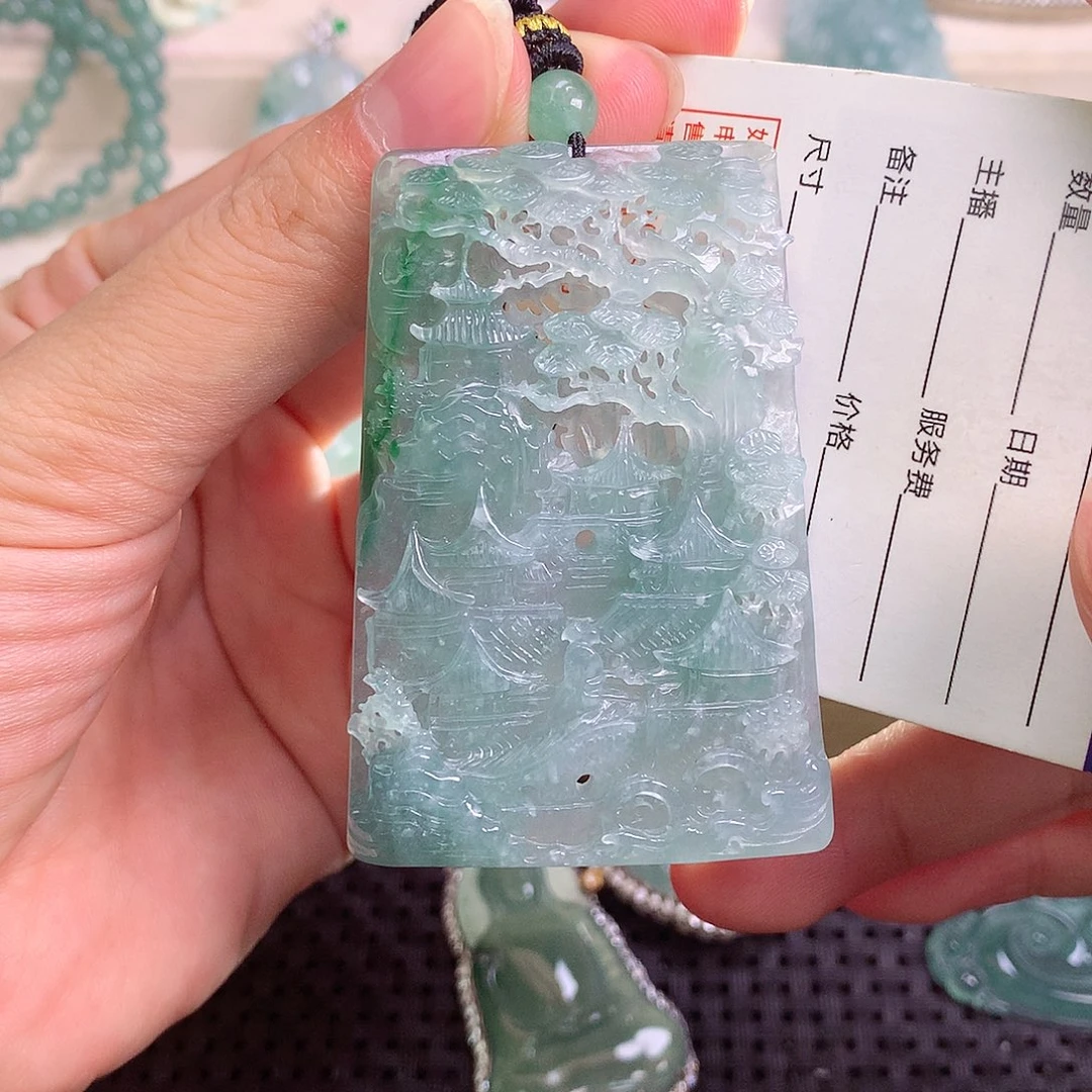 颈饰未镶嵌翡翠在****哥翡翠