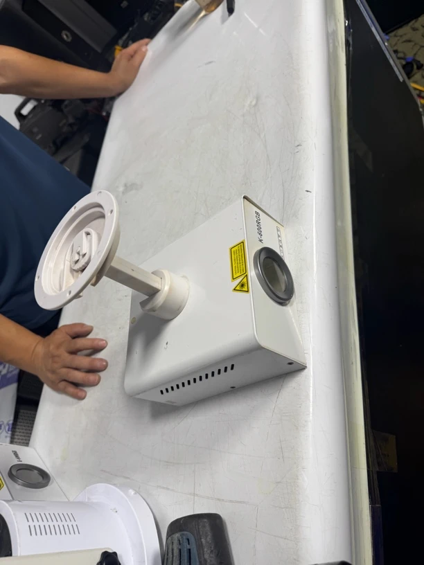 不包邮，完好，灯光一个