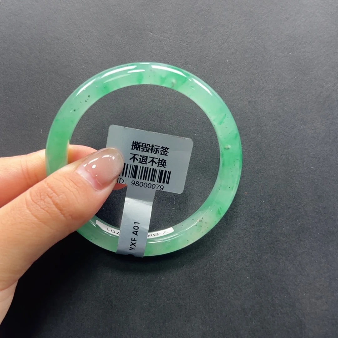 石英质玉未镶嵌手镯+周周55