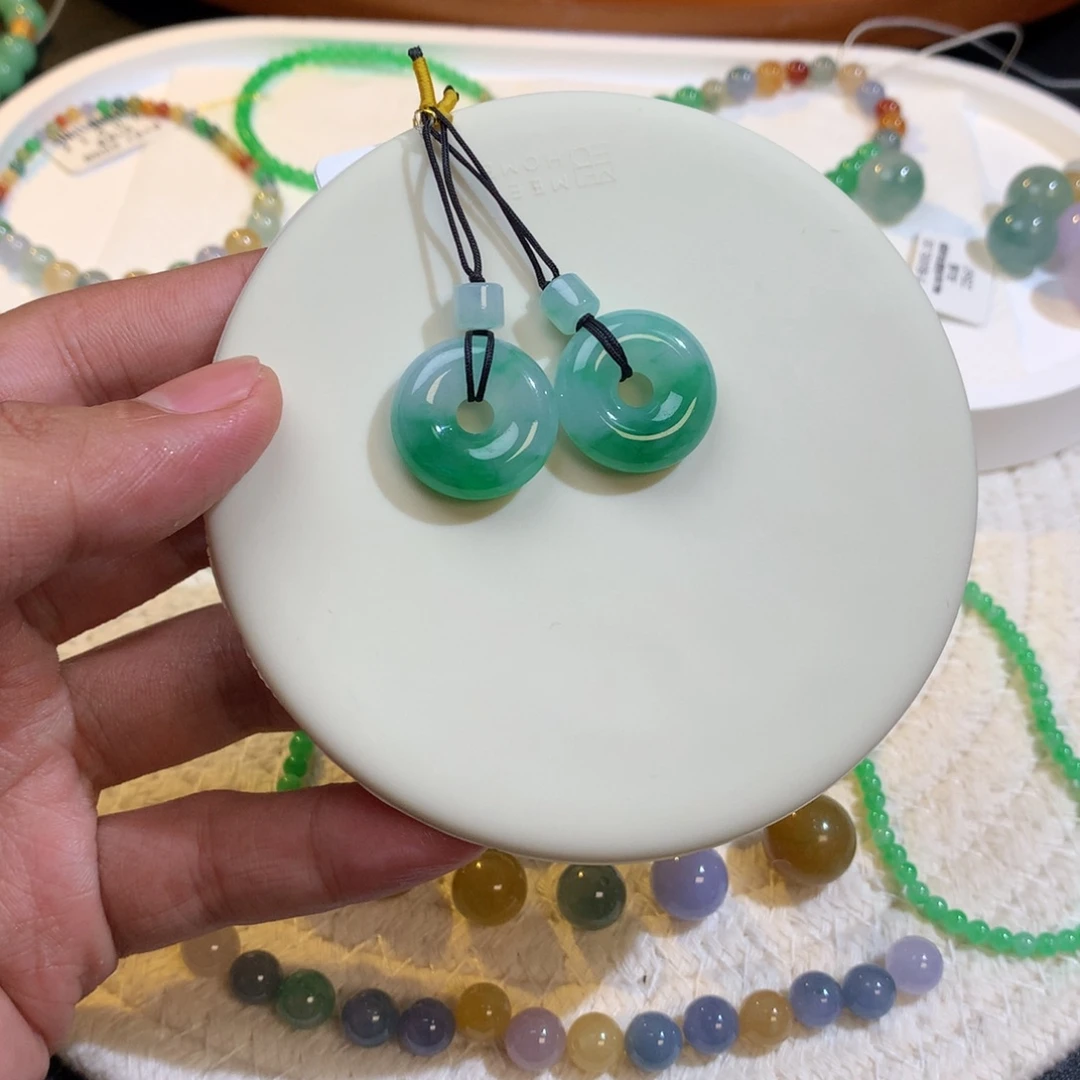 散珠翡翠飘绿花平安扣一对
