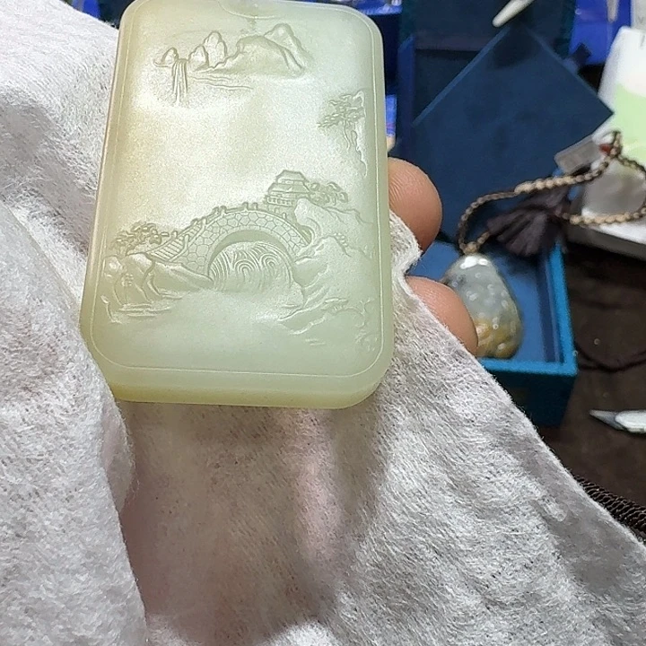 未镶嵌和田玉（糖玉）车挂