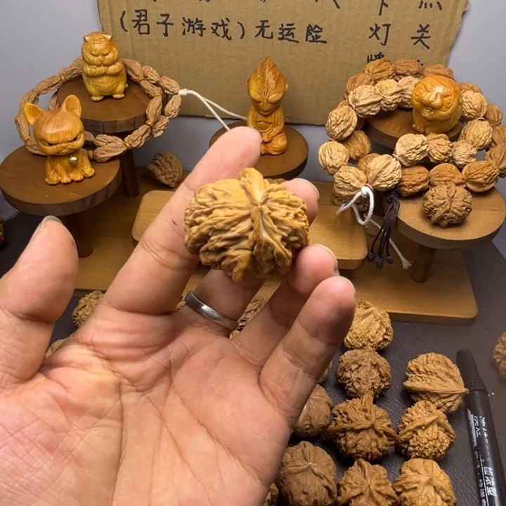 跳***核吊坠桃核白狮子小角