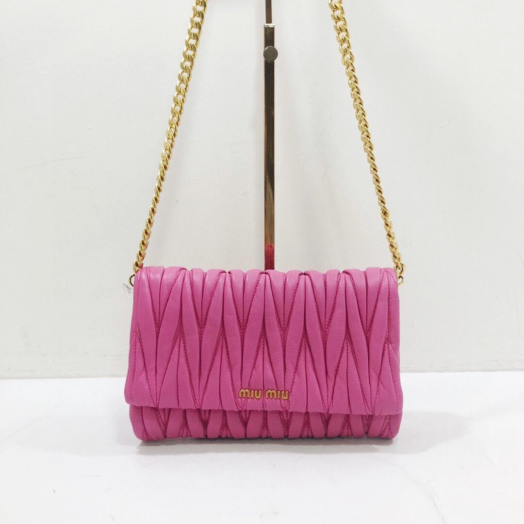 95新 MIU MIU/缪缪 缪缪全皮玫红色褶皱链条单肩斜挎包