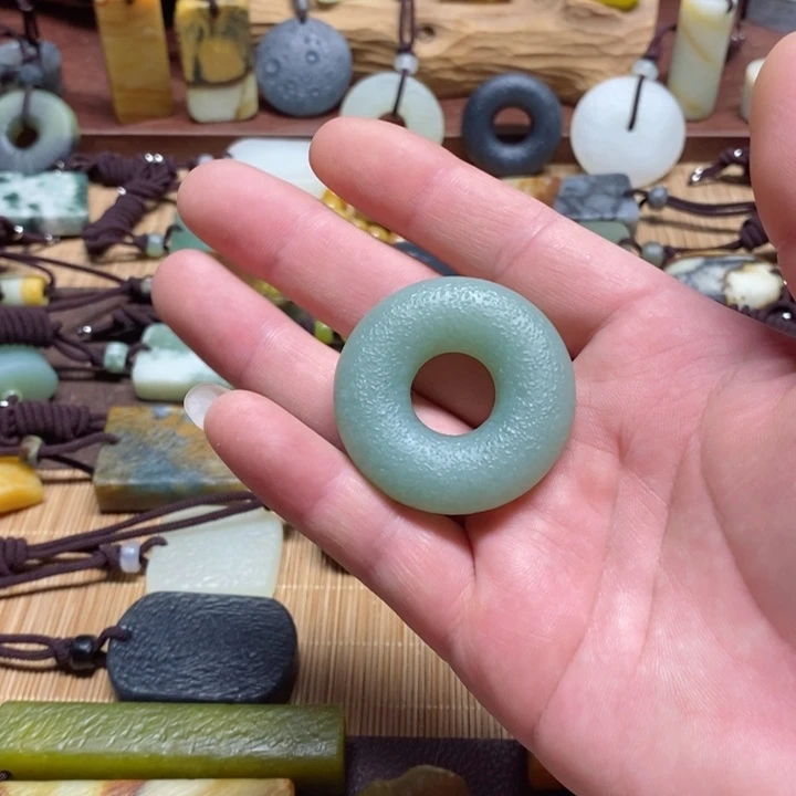 蛇纹石玉挂件未镶嵌趣*