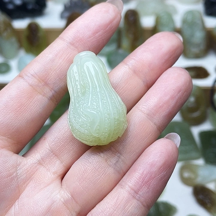 须***弥颈饰未镶嵌和田玉