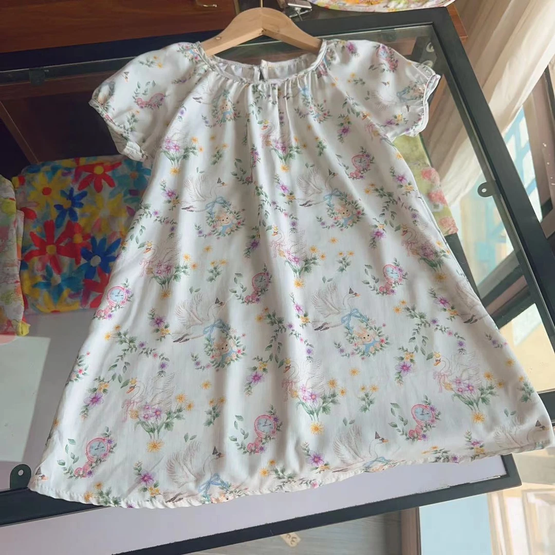 白天鹅中长款连衣裙俏皮童真短袖圆领舒适又可爱