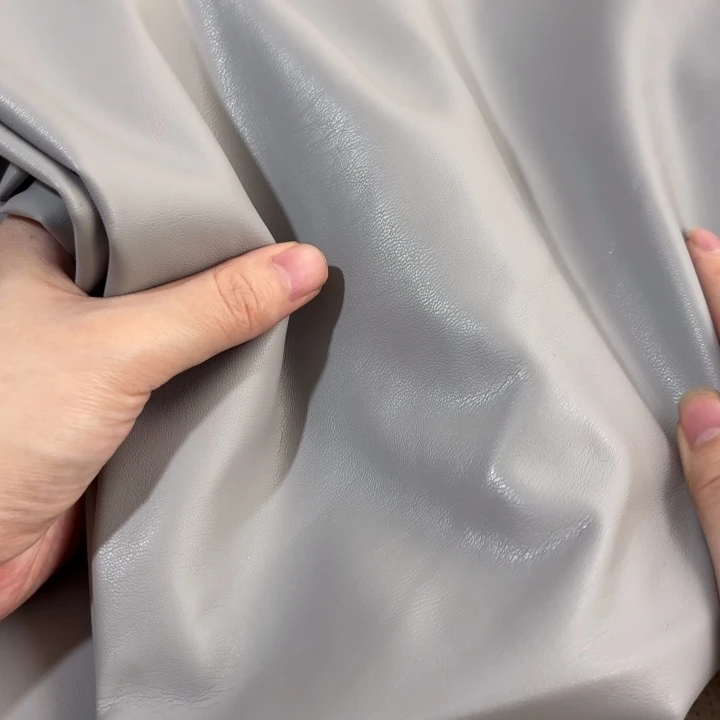 混纺浅灰色棉底皮1米。