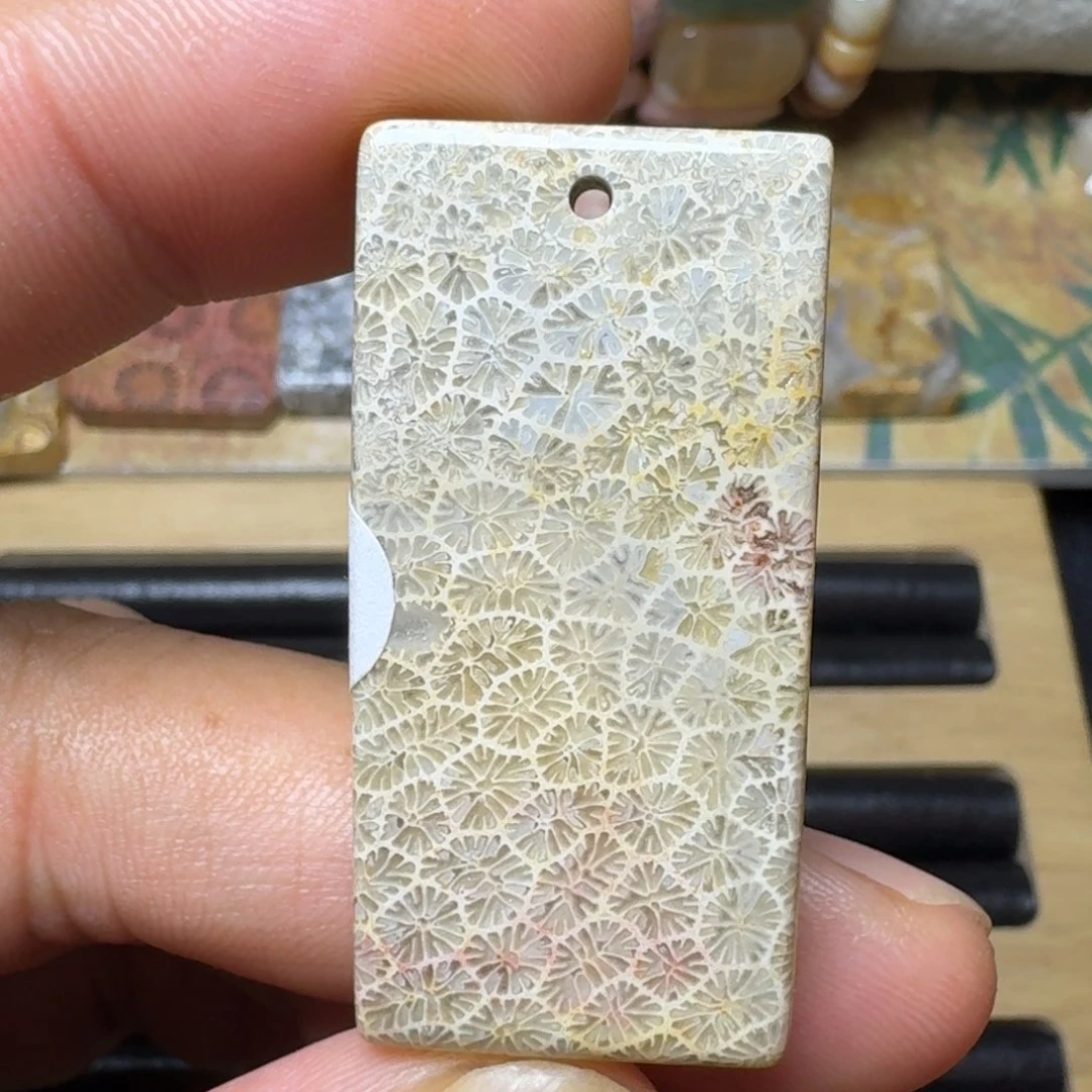 硅化玉纯天然色有机玉石保真色未镶嵌枫叶纹