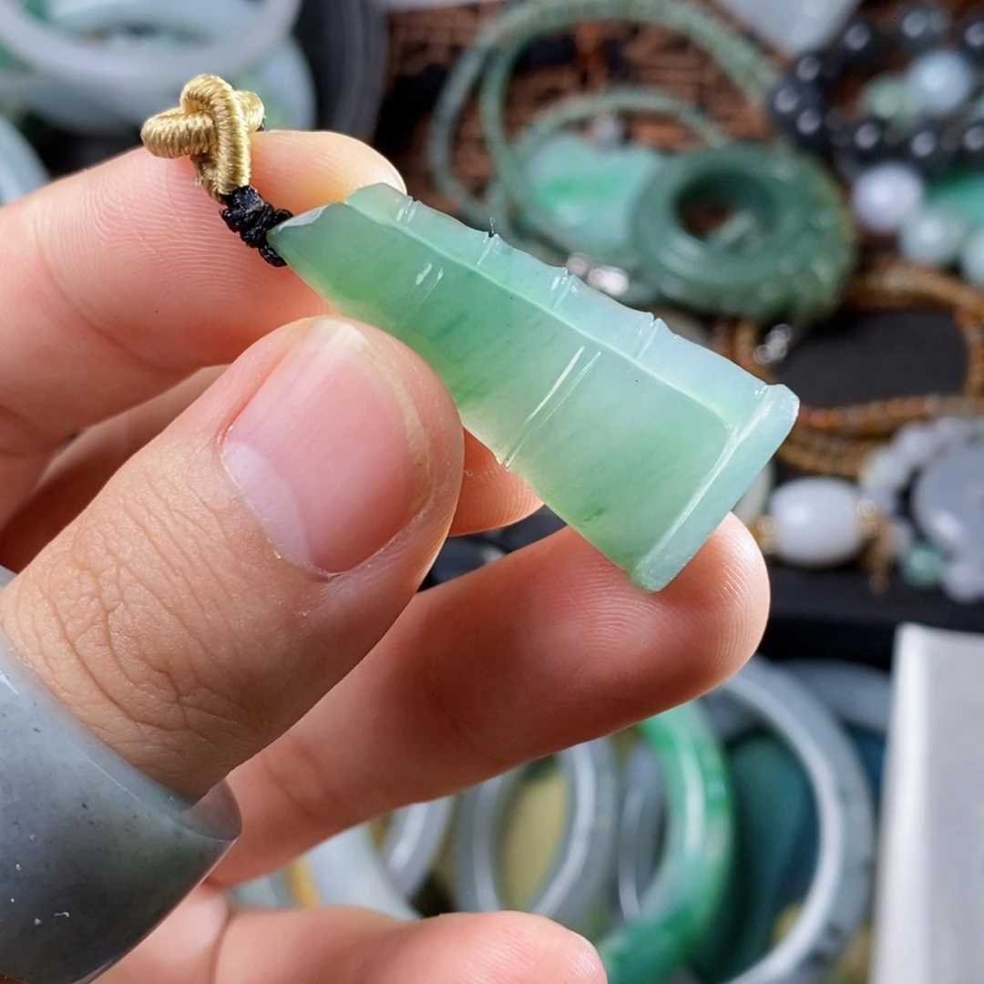 翡翠未镶嵌颈饰节节高升