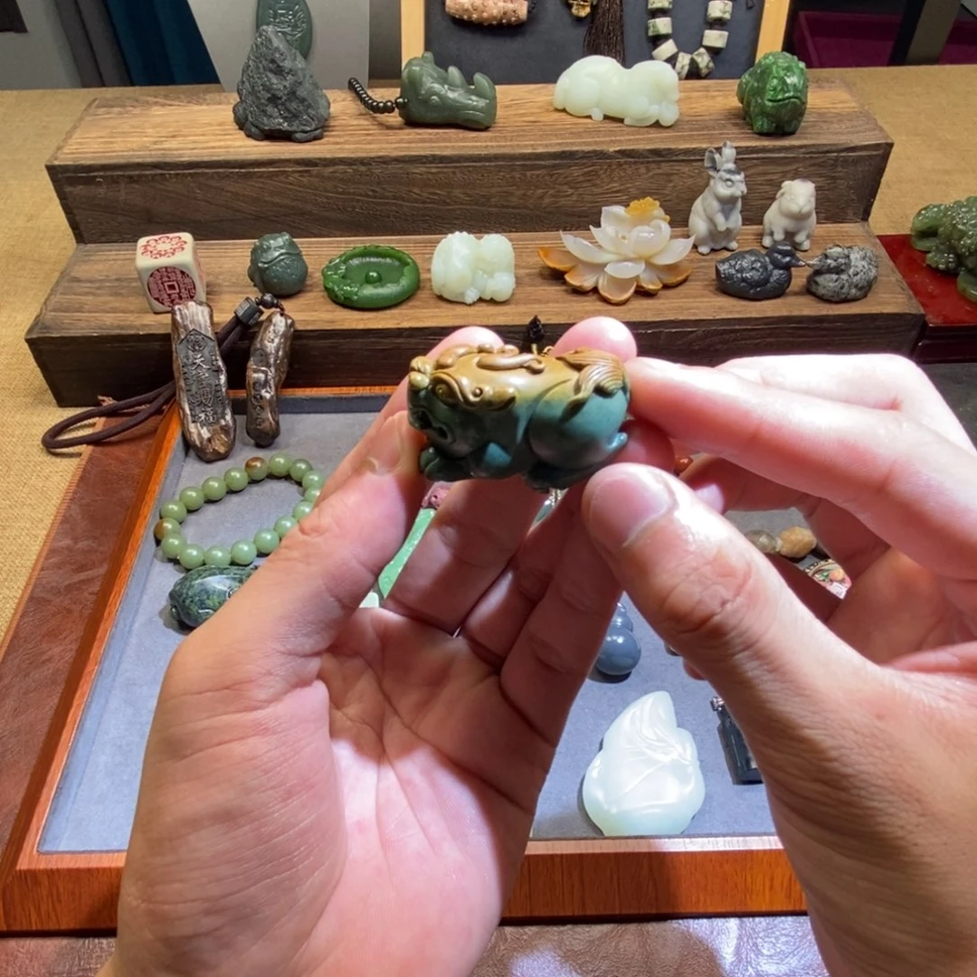 石英质玉未镶嵌颈饰