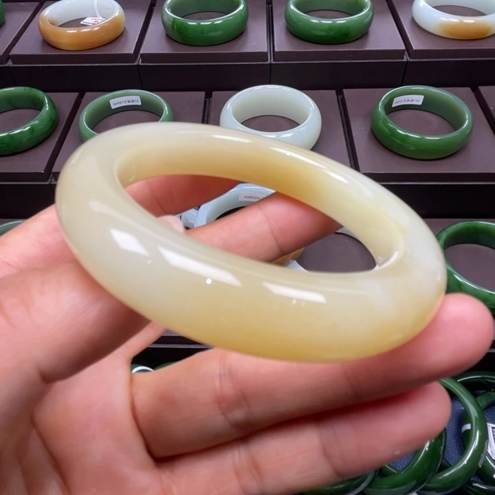 和田玉未镶嵌手镯