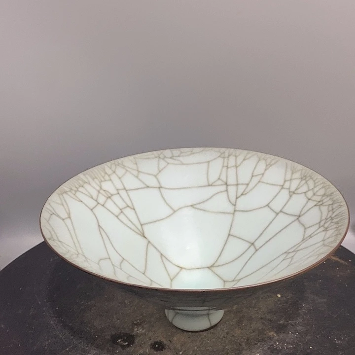 斗笠碗造型独特官窑