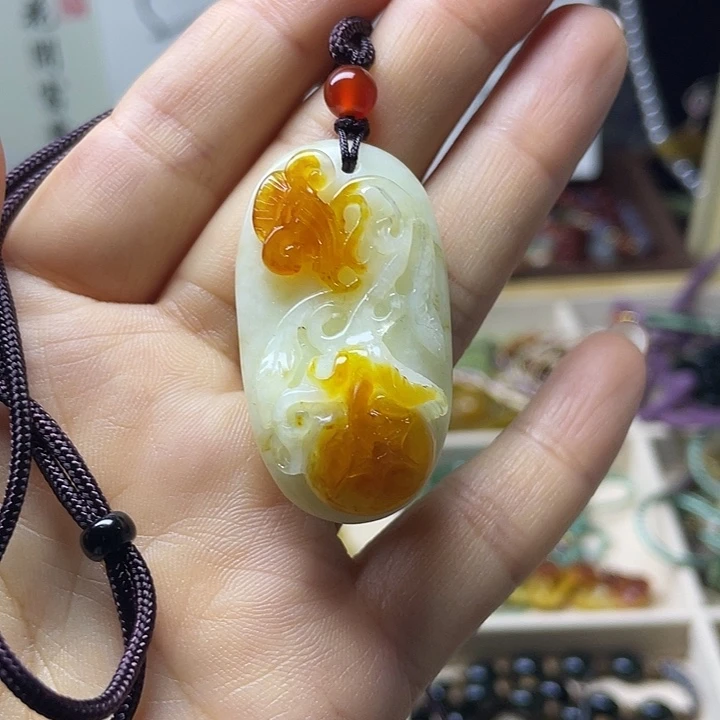 蛇纹石玉未镶嵌颈饰