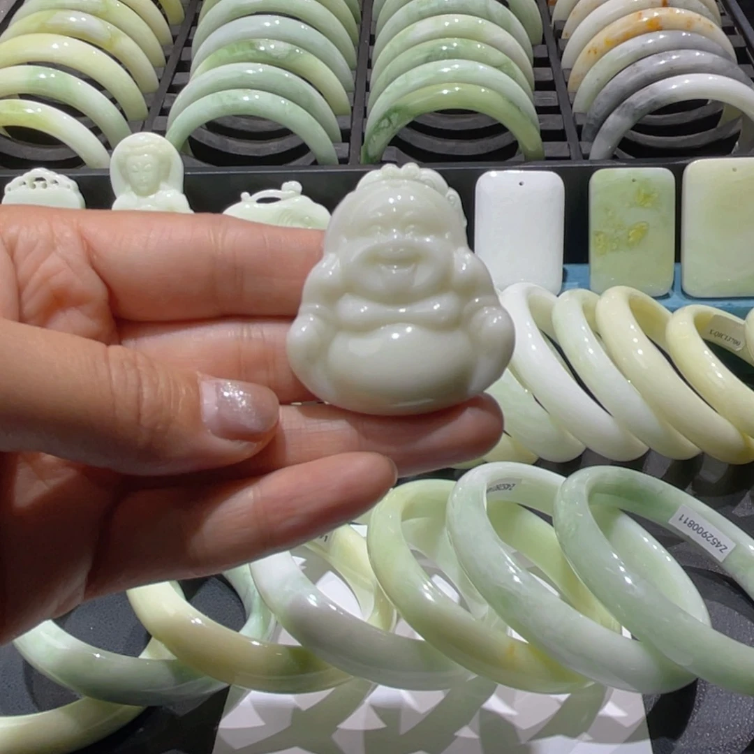 未镶嵌颈饰蓝田玉（蛇纹石化大理石玉）
