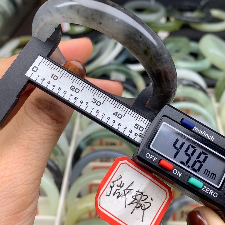 蛇纹石玉未镶嵌手镯329