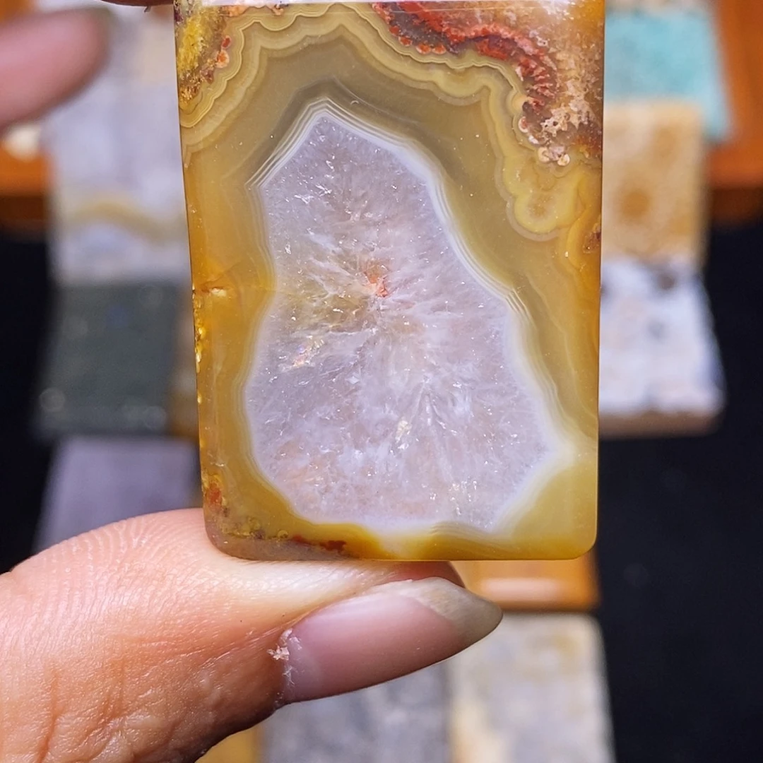 莫***里硅化玉合金珊瑚玉