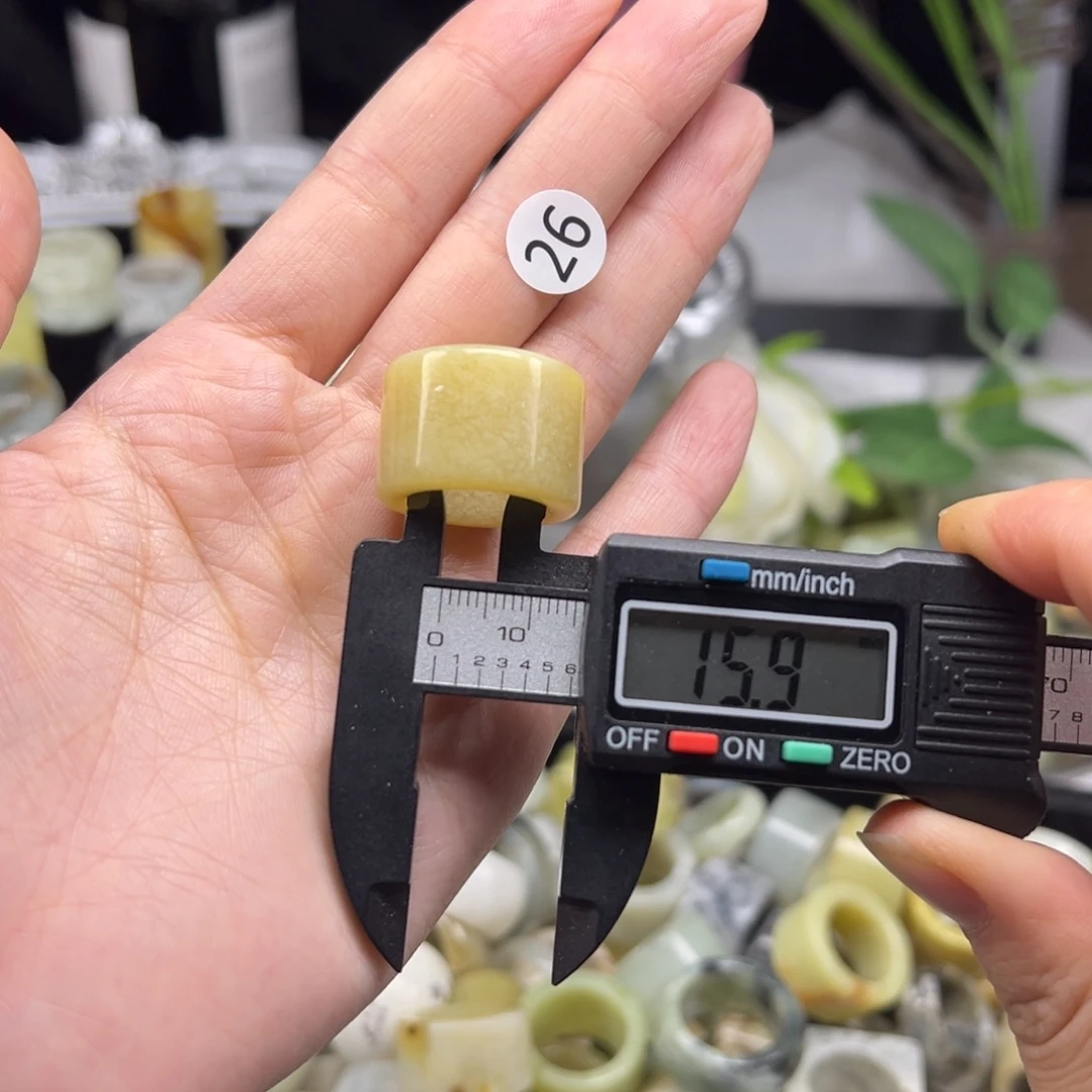 蛇纹石玉未镶嵌戒指