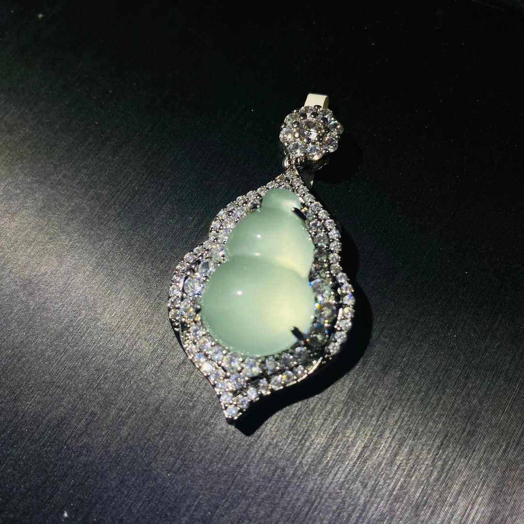 LX-205白色葫芦吊坠