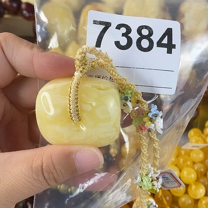 蜜蜡未镶嵌珠宝奇石