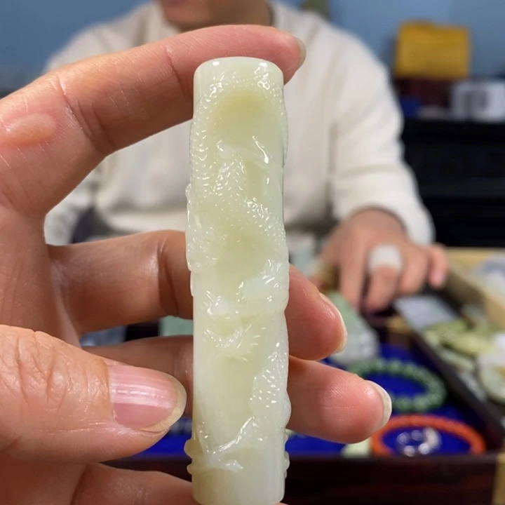 人***～和田玉未镶嵌颈饰