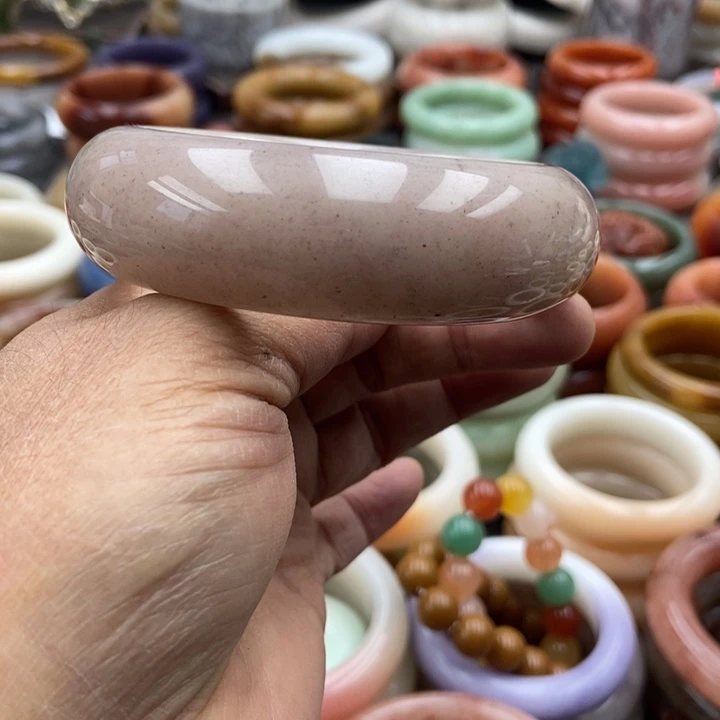 石英岩玉未镶嵌手镯淤泥啵啵