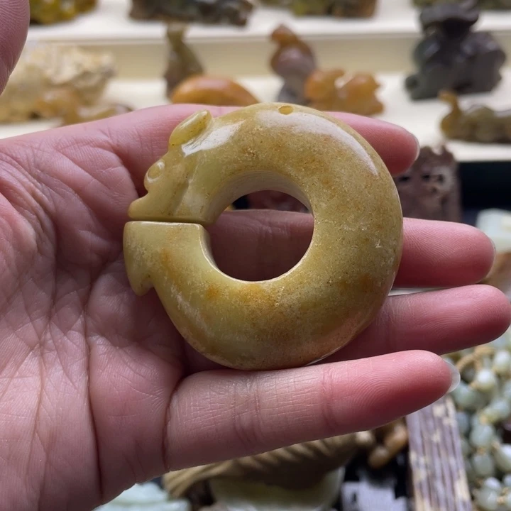 蛇纹石玉颈饰未镶嵌