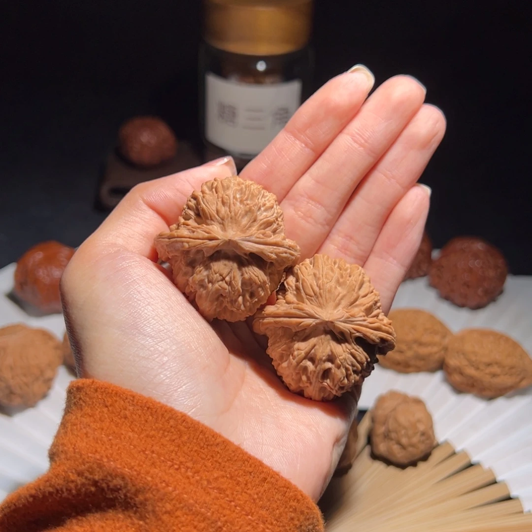 文玩核桃吊坠39+白狮子