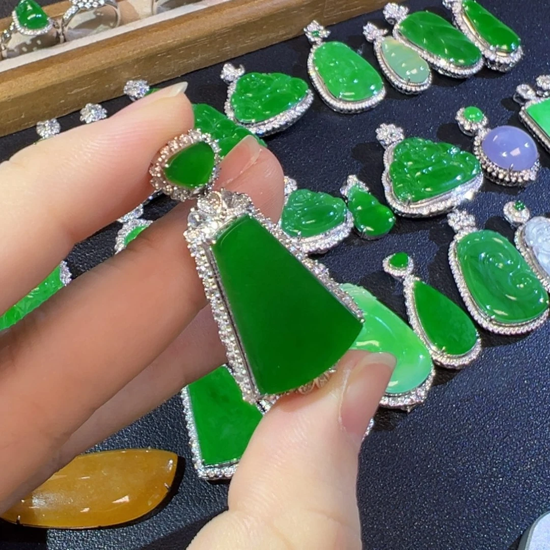 翡翠18K金镶嵌吊坠(不含链)