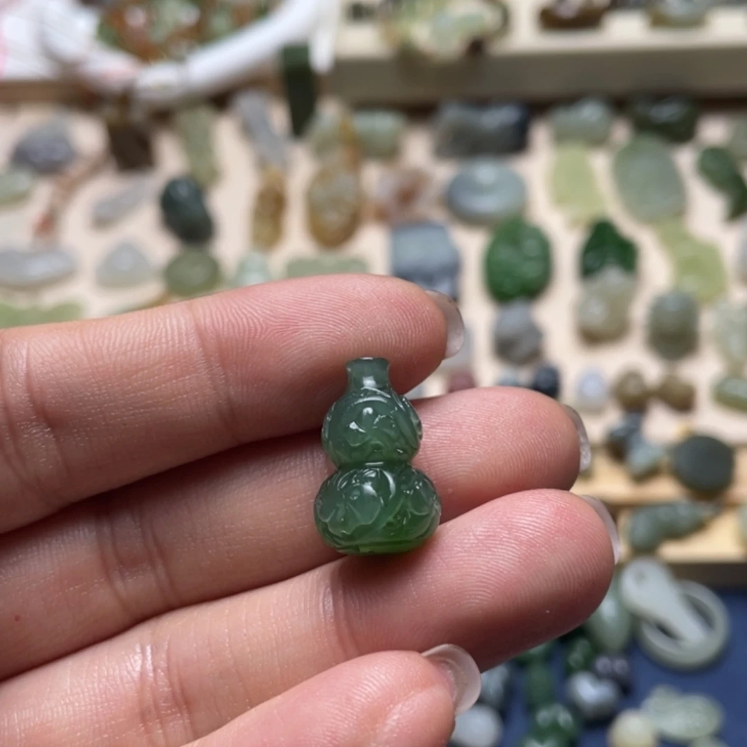 和田玉未镶嵌颈饰微瑕