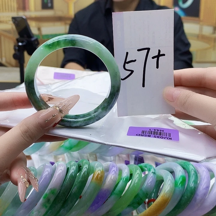 翡翠未镶嵌手镯ui