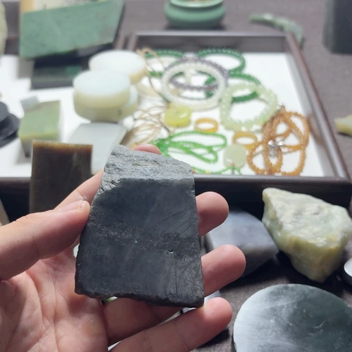 未镶嵌和田玉（糖玉）珠宝半成品