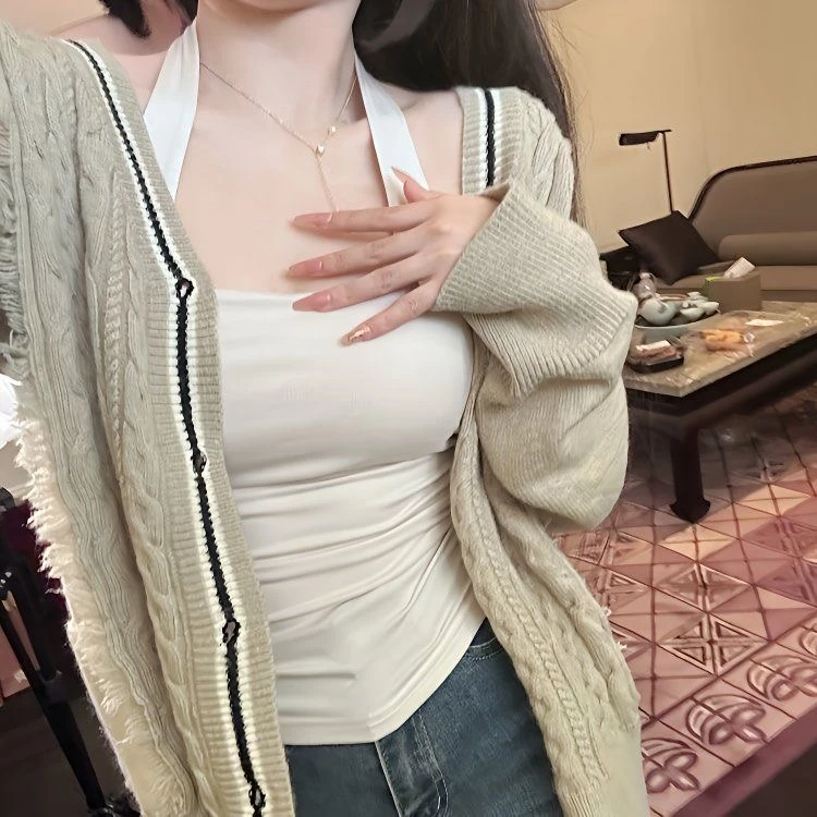 辣妹轻奢扣号女装显瘦气质短款外穿百搭洋气时尚时尚小众小众