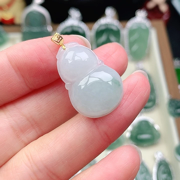 颈饰18K金镶嵌翡翠吊坠