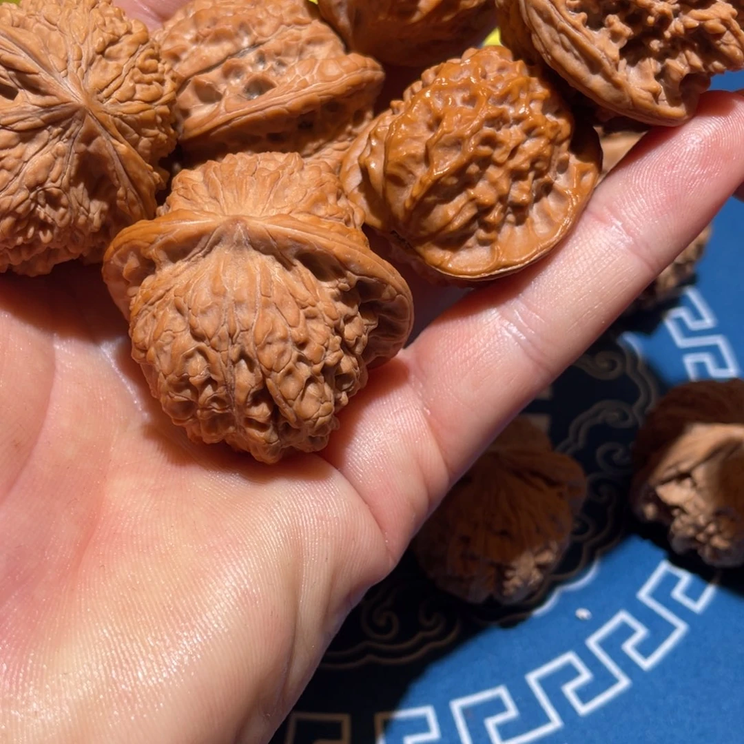 文玩核桃吊坠狗*蜜血麒麟，瓷娃娃，满天星