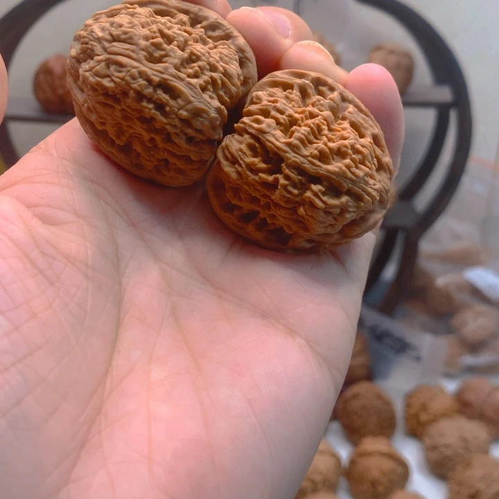 文玩核桃吊坠37三角疆