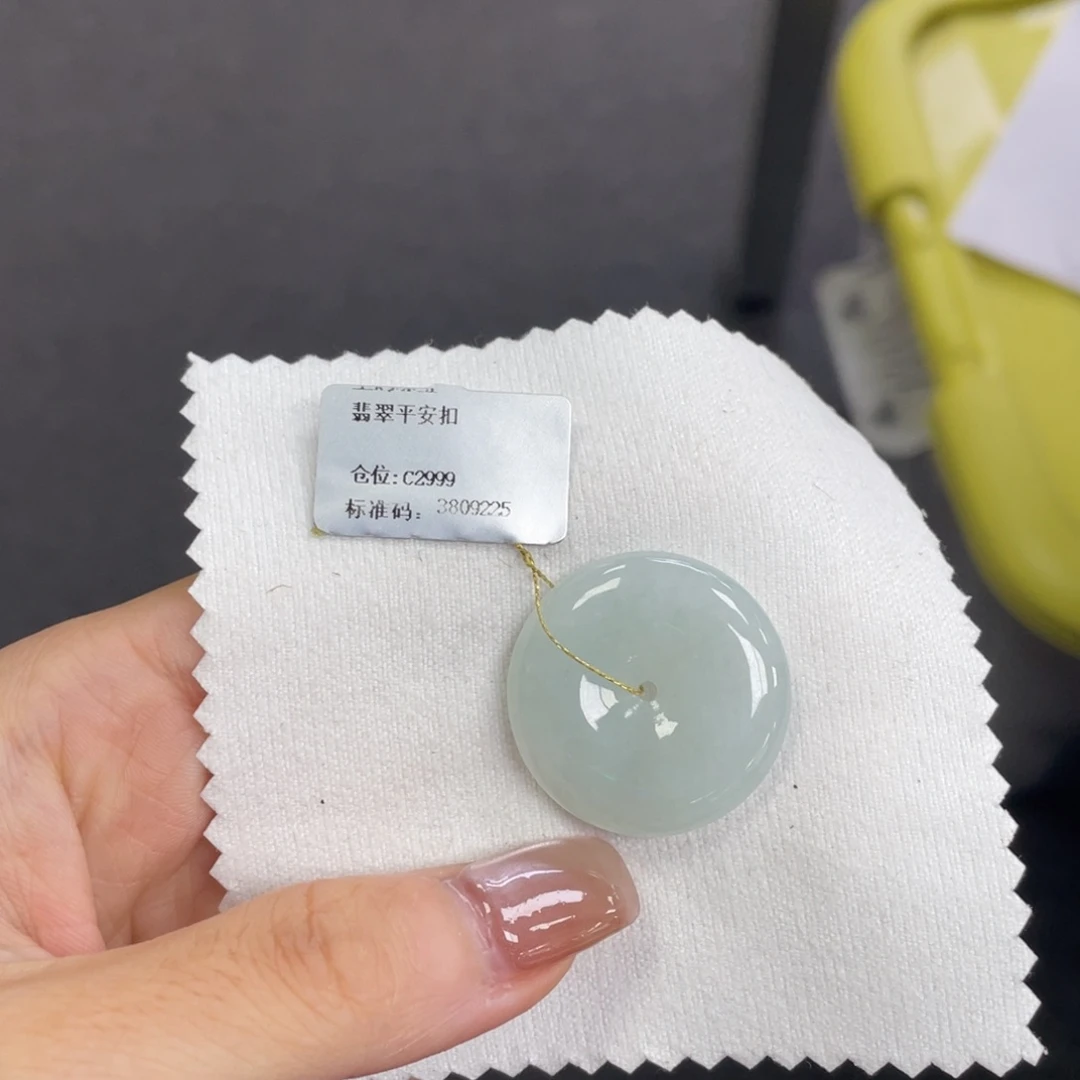 翡翠未镶嵌颈饰平安扣