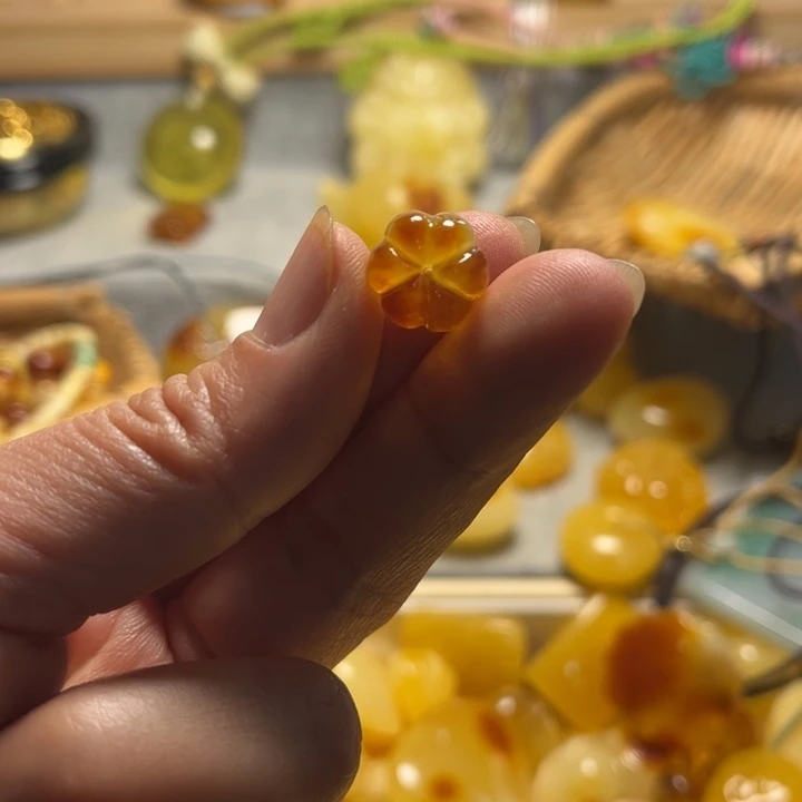 琥珀颈饰未镶嵌蜜蜡