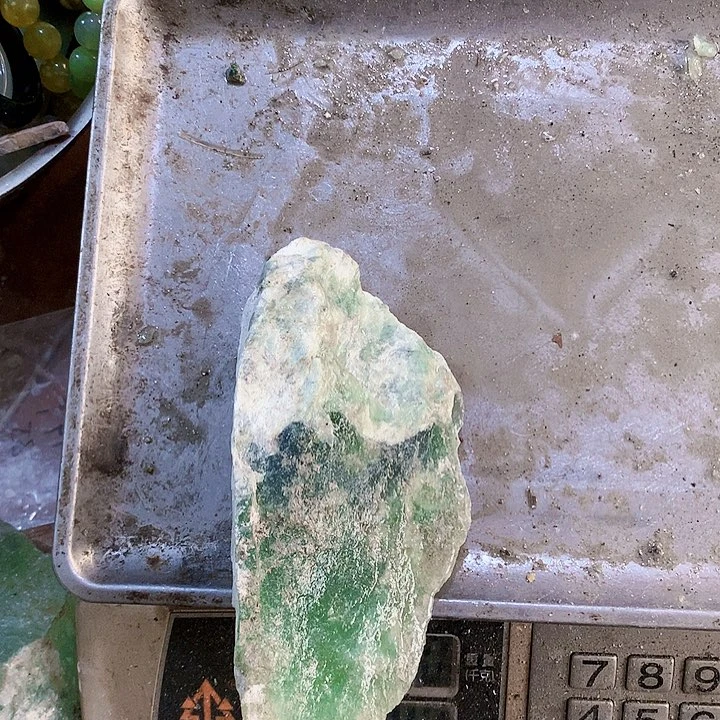 未镶嵌蛇纹石玉珠宝奇石