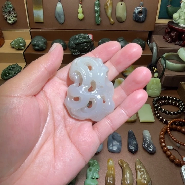 s***y和田玉未镶嵌颈饰