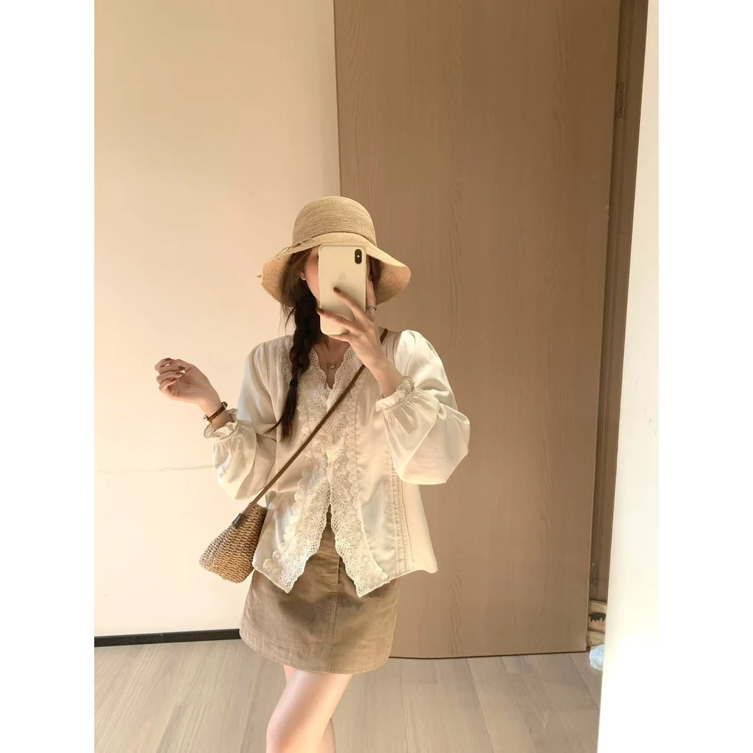 【清清】杏色法式蕾丝花边V领衬衫＋卡其色短裙