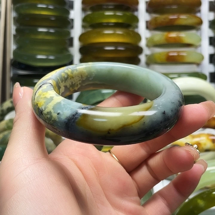 蛇纹石玉未镶嵌手镯