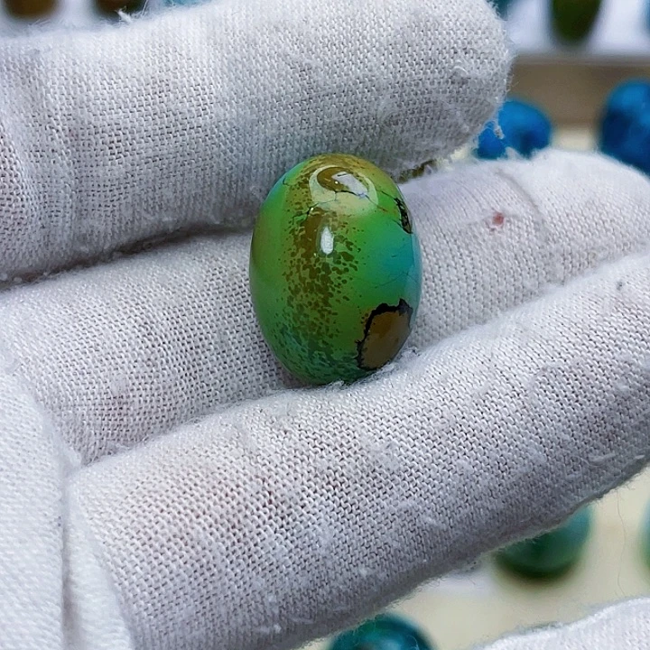 绿松石未镶嵌颈饰