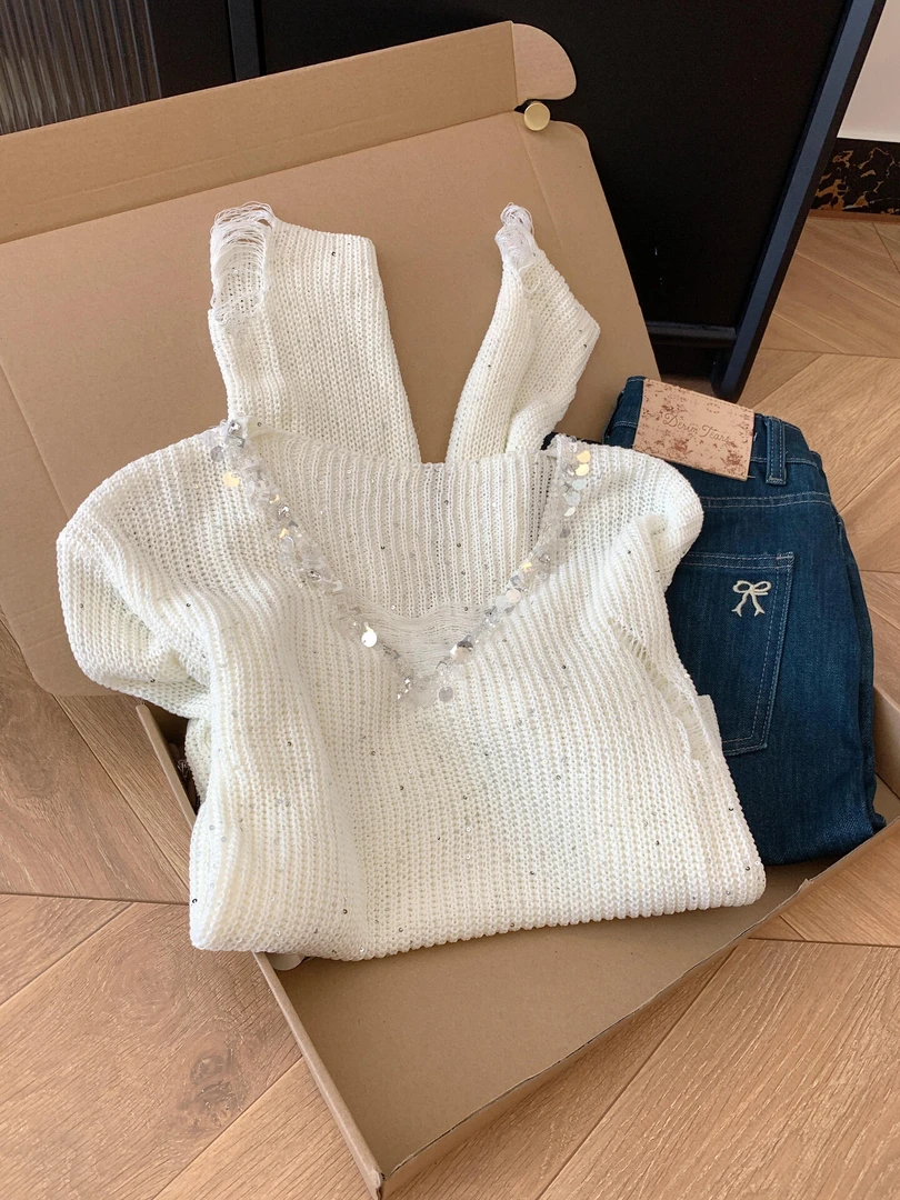 今年流行漂亮韩系穿搭洋气减龄高级感上衣白色V领亮片针织衫毛衣